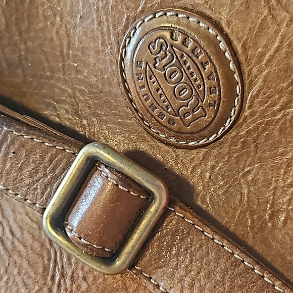 Roots Canada Tribe Leather Venetian Village Crossbody Bag - Picture 9 of 14